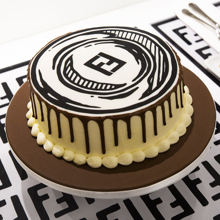 ��� �������� � ����� ���-��-���� Fendi � �������